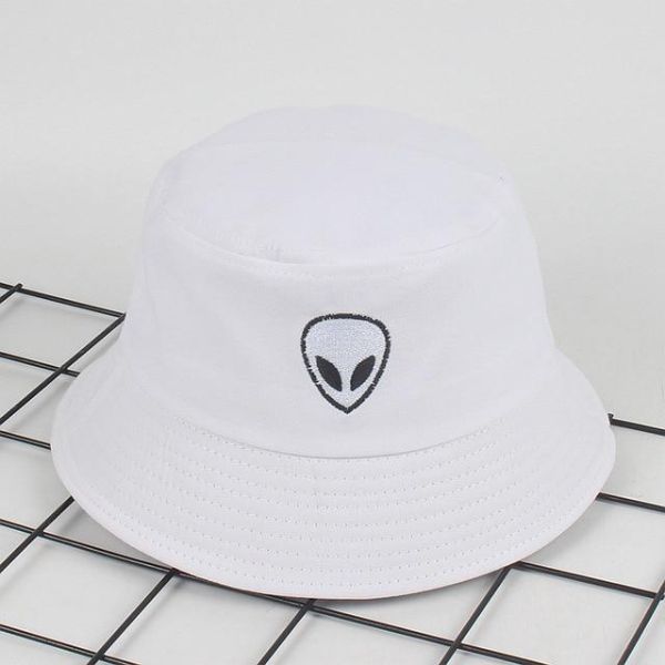 Gorro Bucket Hat (sombrero de pescador) Alien Disponible en línea:  www.larva.com.mx